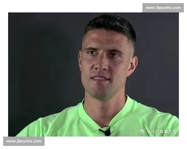 退役 1 天火速复出！凯利披红军传奇战袍再战斯坦福桥