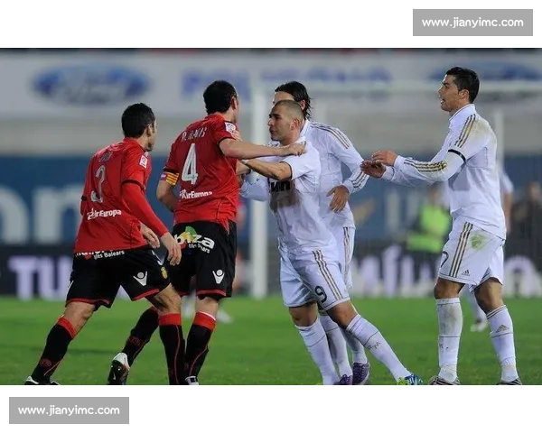 布鲁诺vs巅峰对决引爆赛场激情全面解析胜负关键走势与未来格局 布鲁诺vs巅峰对决引爆赛场激情全面解析胜负关键走势与未来格局