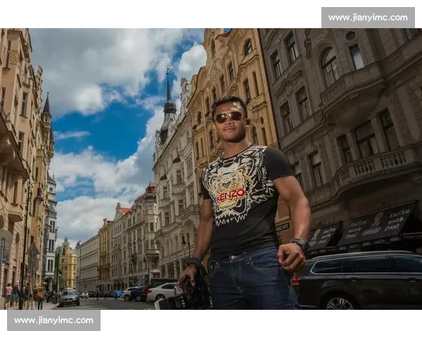 蔡良蝉对决播求巅峰较量揭开泰拳与新生代碰撞序幕时代荣耀之战